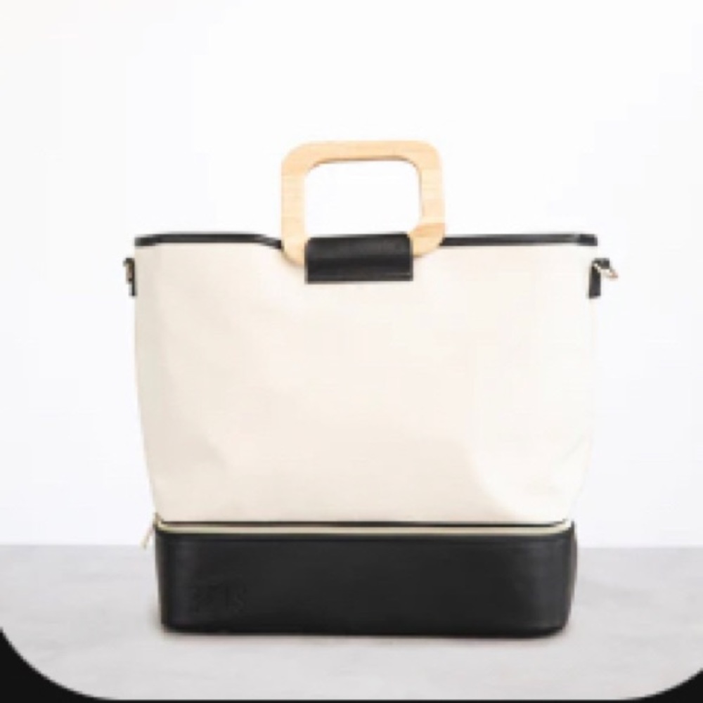 Beis resort tote bag with bottom shoe compartment; only used once!